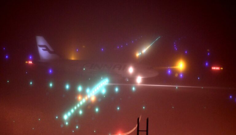 Jäätävä sumu aiheuttaa viivästyksiä Helsinki-Vantaalla