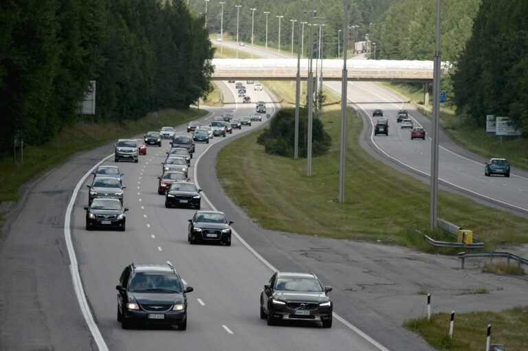 Miten sujuu juhannuksen paluuliikenne?