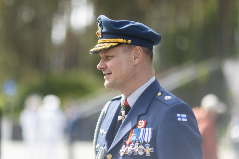 Puolustusvoimain lippujuhlan päivän valtakunnallinen paraati