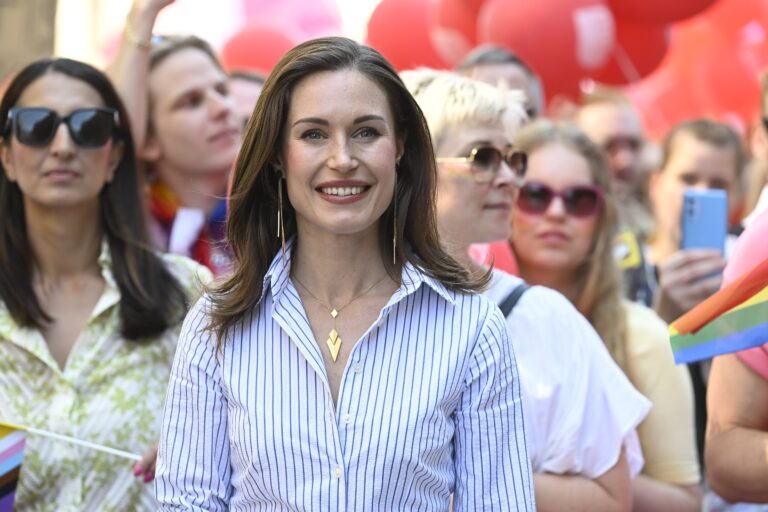 Helsinki Pride -viikon kulkue ja puistojuhla