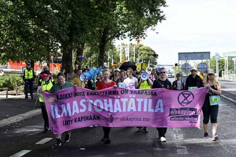 Elokapina Osoittaa Mielt n Tiistaina Poliisi Kehottaa Varautumaan 
