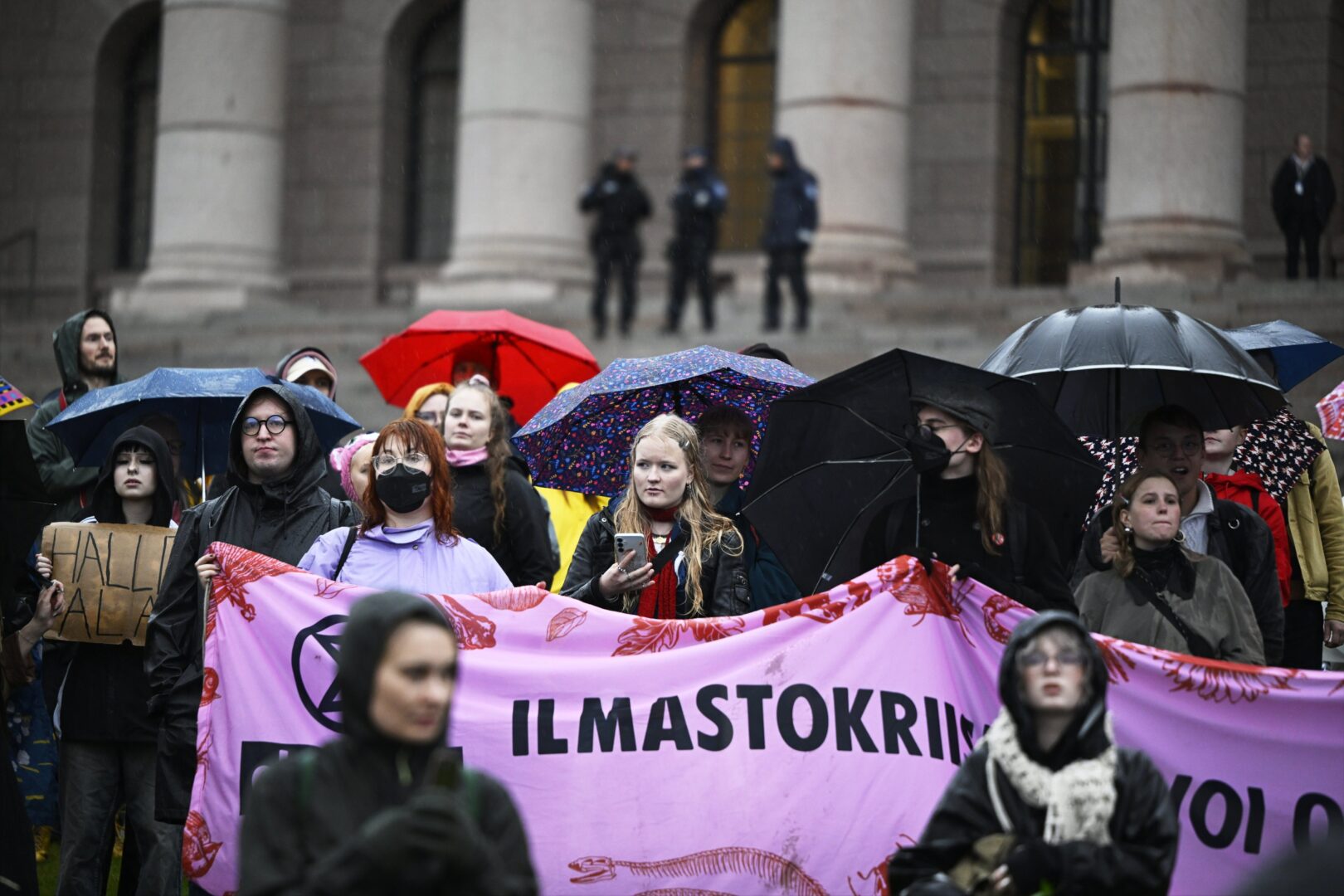  Painetta Monelta Suunnalta Elokapina Halutaan Kielt Verkkouutiset
