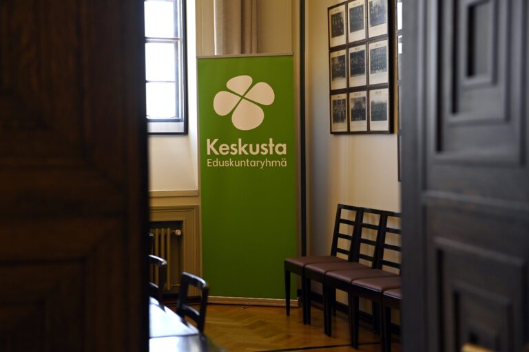 Oppositio esittää epäluottamusta tuoreelle elinkeinoministeri Junnilalle