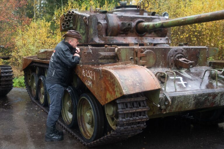 Kuka haluaa ostaa vanhan panssarivaunun?