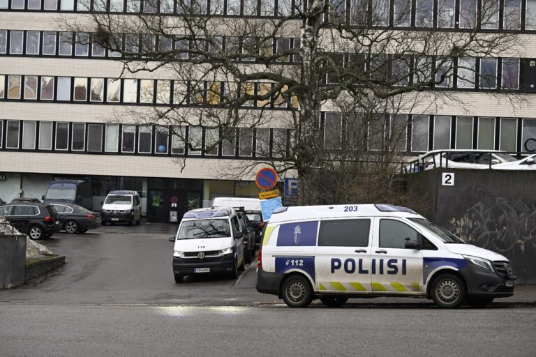 Myös kristillisdemokraattien puoluetoimistolta tullut ilmoitus epäilyttävästä paketista, kertoo poliisi