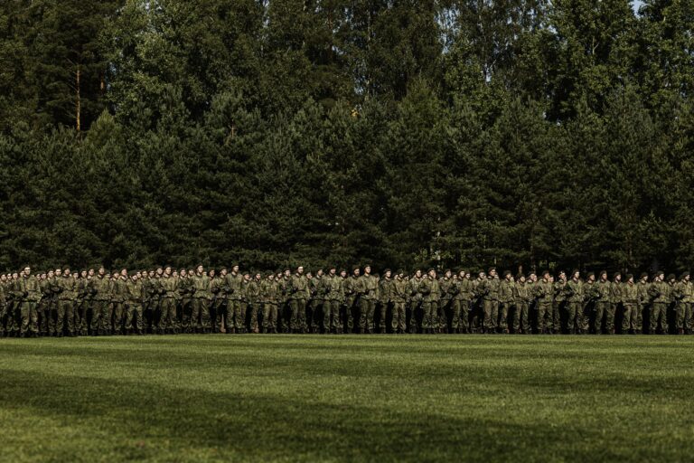 Kaartin jääkärirykmentin sotilasvalatilaisuus Keravalla