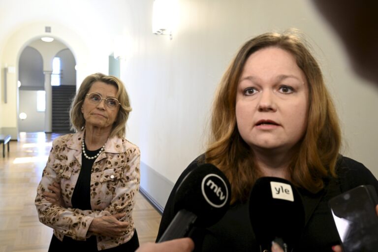 Eduskunnan sote-valiokunnan kokous alkoholilaista