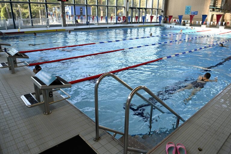 Helsingin uimahallit avautuvat rajoitetusti
