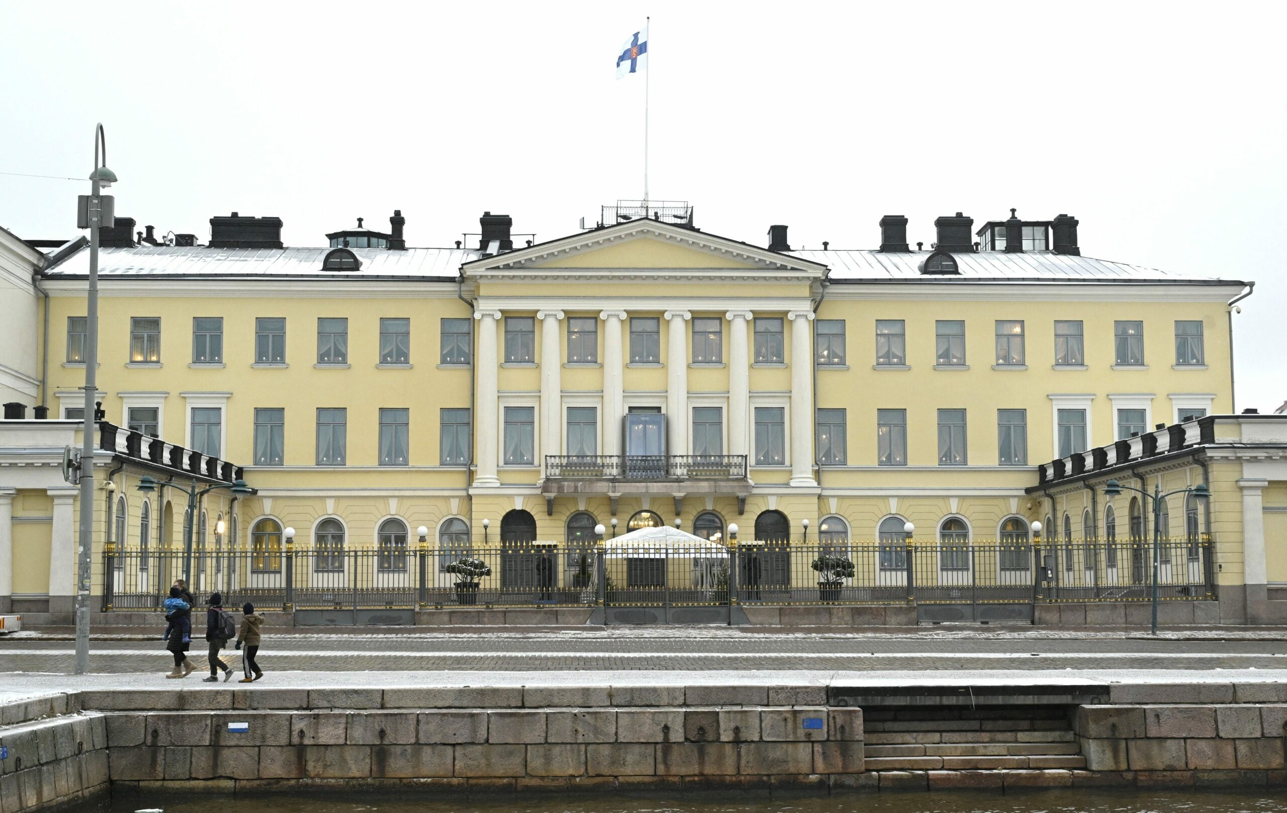 Tasavallan presidentti tutustuu vapaaehtoiseen maanpuolustukseen