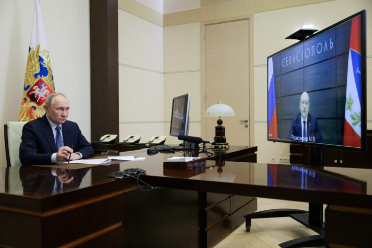 CORRECTION - RUSSIA - POLITICS