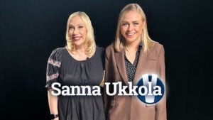 Sanna Ukkolan vieraana ulkoministeri Elina Valtonen. Kuva: Tuukka Ylönen