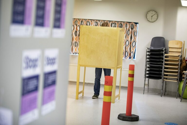 Poliisi tutkii epäilyjä vaalirikoksista Turun Varissuolla