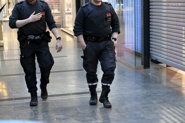 Nainen kuoli kiinniottotilanteessa Isossa Omenassa