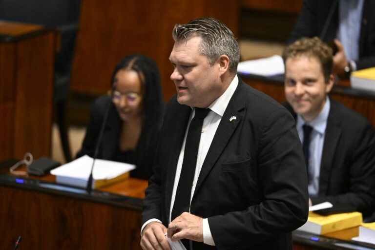 Eduskunnan lähetekeskustelussa valtion vuoden 2025 talousarvioesitys ja talousarvioesitykseen liittyvät budjettilakiesitykset