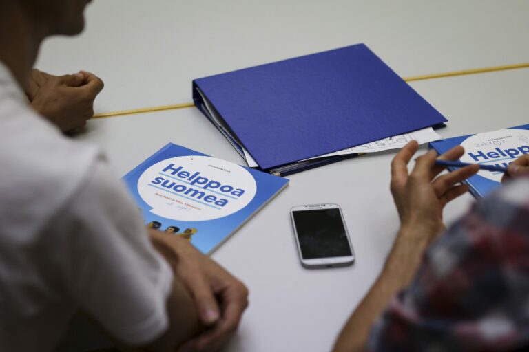 Suomen kielen opetusta Evitskogin vastaanottokeskuksessa