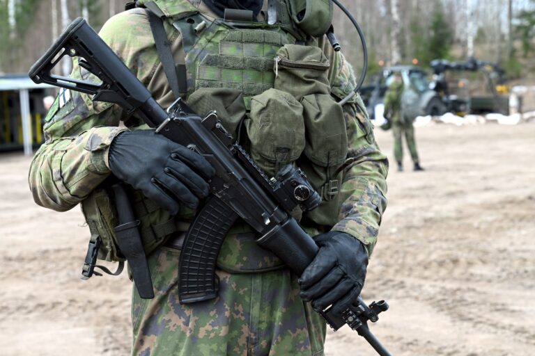 Maavoimien kokonaistulenkäytön esittelytilaisuus medialle