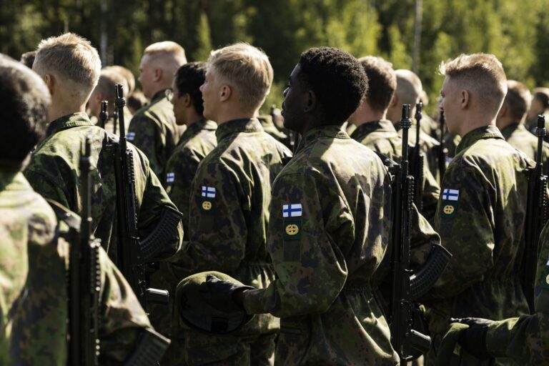 Kaartin jääkärirykmentin sotilasvalatilaisuus Keravalla