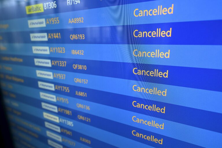 Ilmailualan Unionin mielenilmaus Finnairin yhtiökokouksen yhteydessä