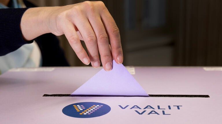 Alue- ja kuntavaalit 2025_vaalilippu_uurna