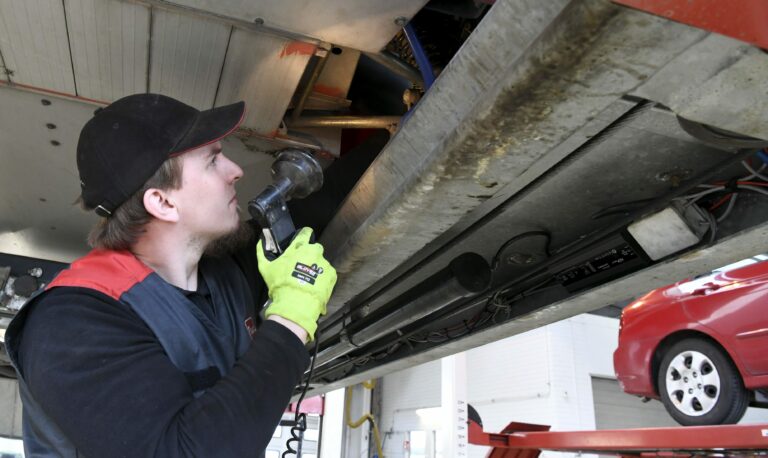 Katsastusvälien harventaminen pakottaa katsastusasemat hakemaan uutta liiketoimintaa