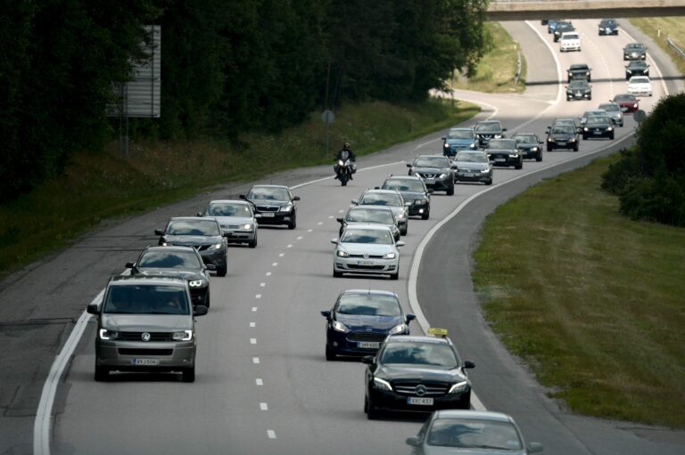 Miten sujuu juhannuksen paluuliikenne?