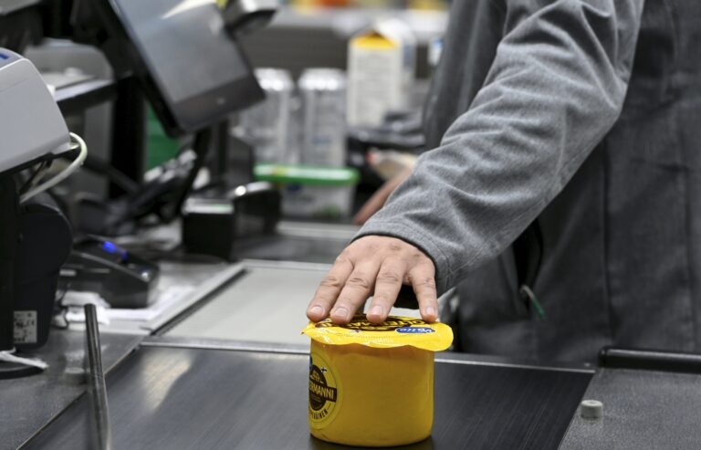 Kaupankäyntiä Prisma-tavaratalossa