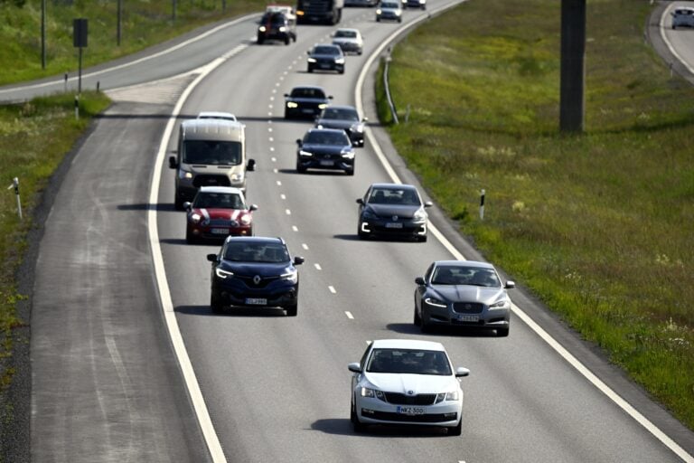 Juhannuksen menoliikenne