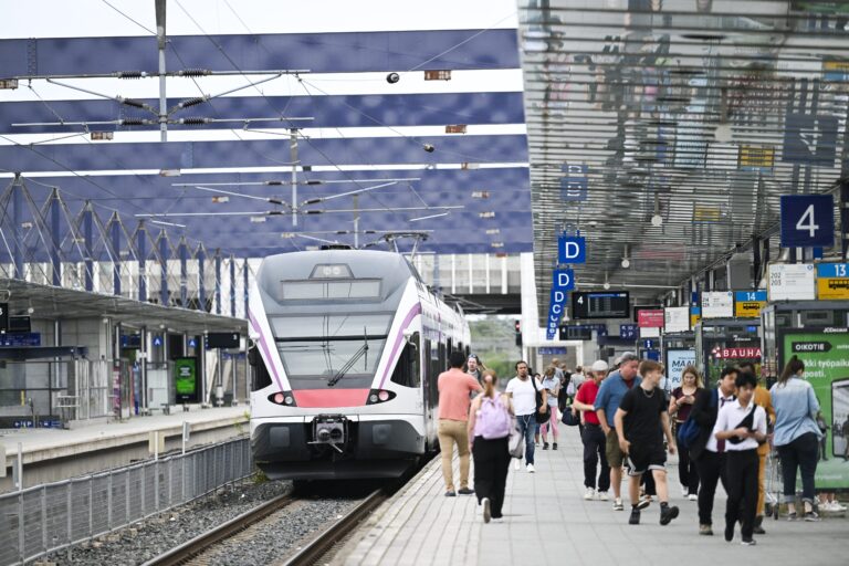 Ratatyöt viivästyvät rantaradalla