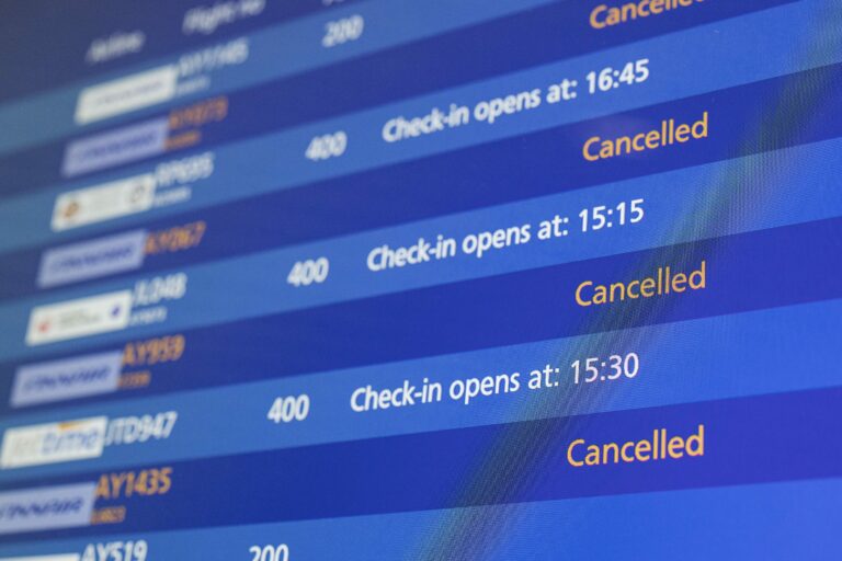 Ammattiliitto Ilmailualan unioni (IAU) järjestää neljän tunnin mittaisia työnseisauksia tänään