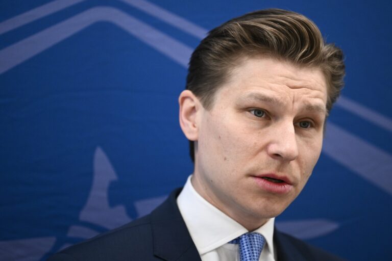 Tiedotustilaisuus reserviläisiän noston etenemisestä lausuntokierrokselle