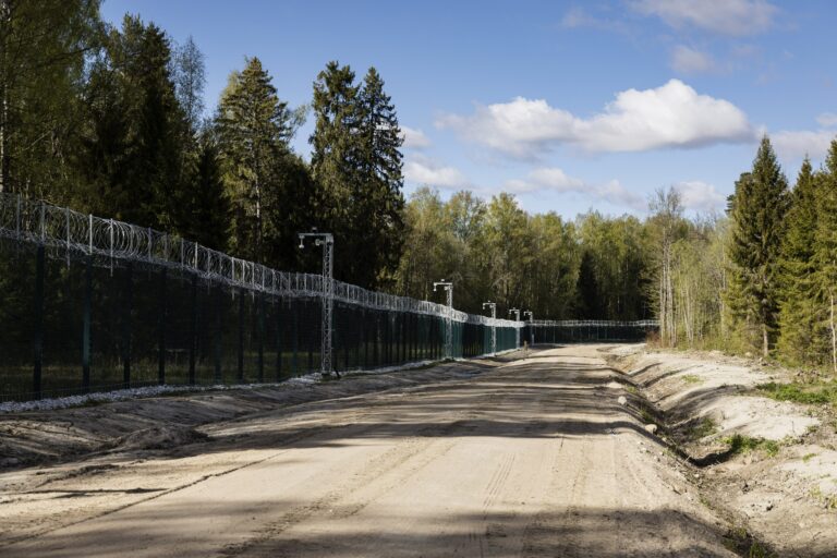 Itärajan esteaita Nuijamaalla