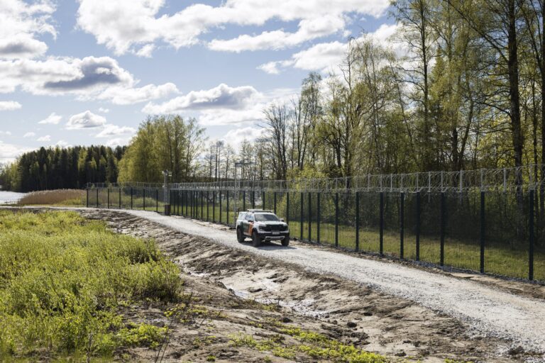 Itärajan esteaita Nuijamaalla