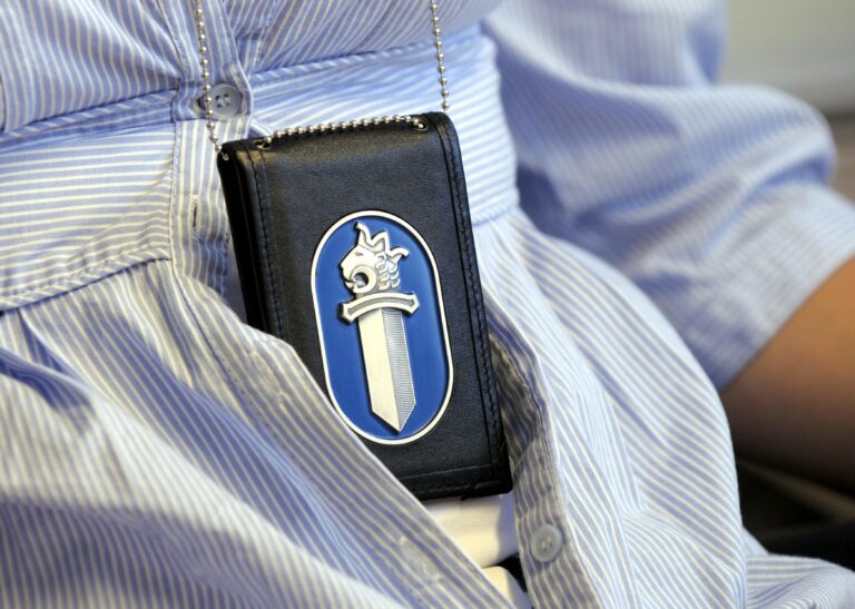 Lasten kuulemiseen koulutettuja poliiseja liian vähän