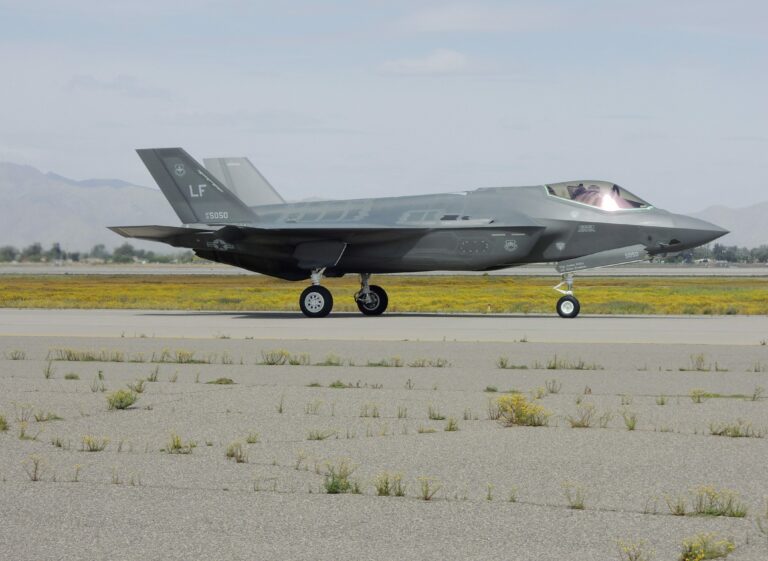 Norjalaiset kouluttautuvat F-35 hävittäjän käyttöön Arizonan aavikolla USA:ssa