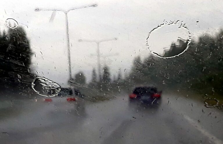 Vettä pukkaa - heinäkuu ei vielä helli helteillä