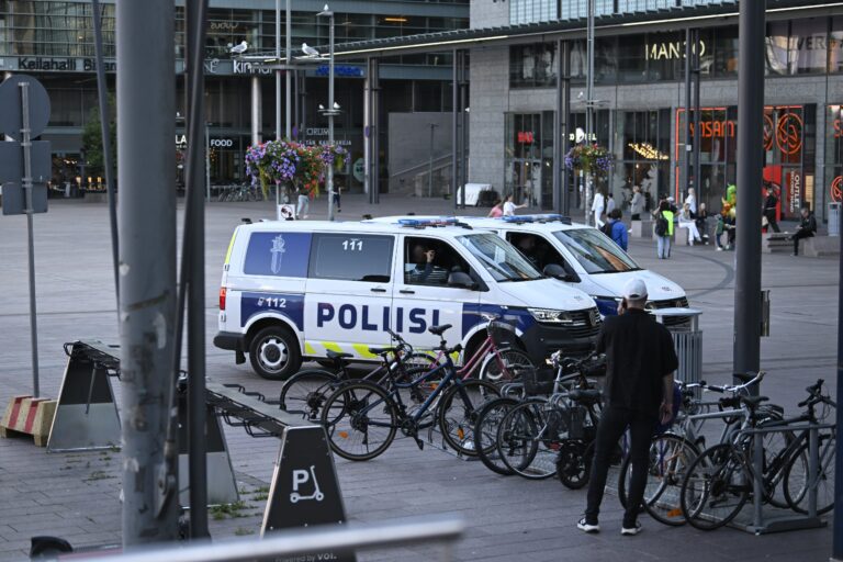 Kampissa puukotettiin yhtä henkilöä