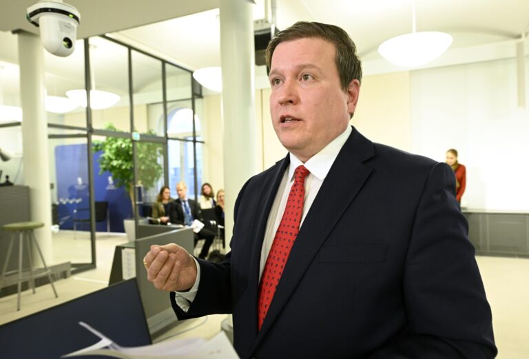 Ministeri Tavion tiedotustilaisuus Ukrainan jälleenrakennussuunnitelmasta