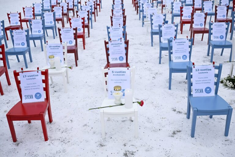 Kansainvälinen lasten syövän päivä - tuolitapahtuma