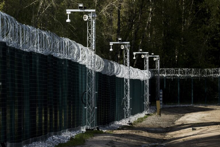 Itärajan esteaita Nuijamaalla