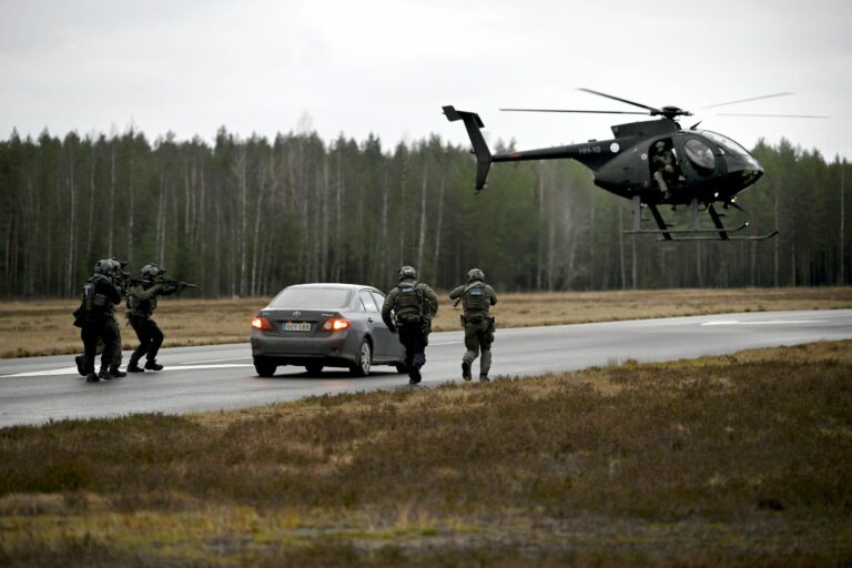 Poliisi harjoittelee Puolustusvoimien ja Rajavartiolaitoksen kanssa Uudellamaalla