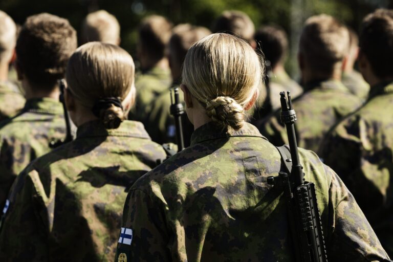 Kaartin jääkärirykmentin sotilasvalatilaisuus Keravalla