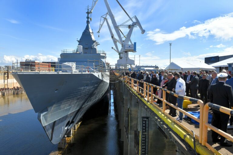 Laivue 2020 -hankkeen ensimmäinen sota-alus lasketaan vesille Raumalla