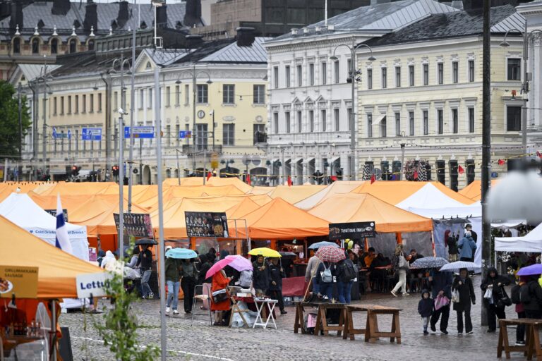 Kesäpäivänseisaaus Suomenlinnassa