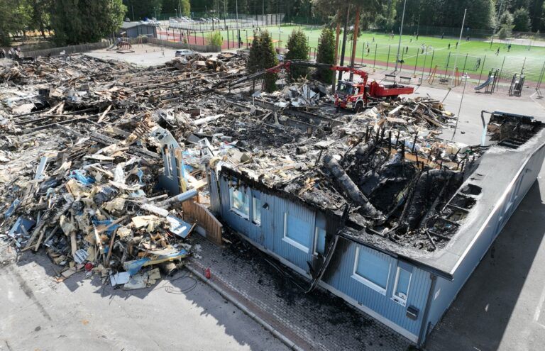 Tulipalossa tuhoutunut Kankaan koulu Hollolassa