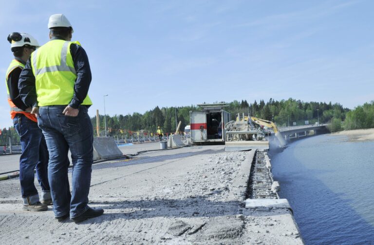 Siltojen korjaamista Sipoonlahdella