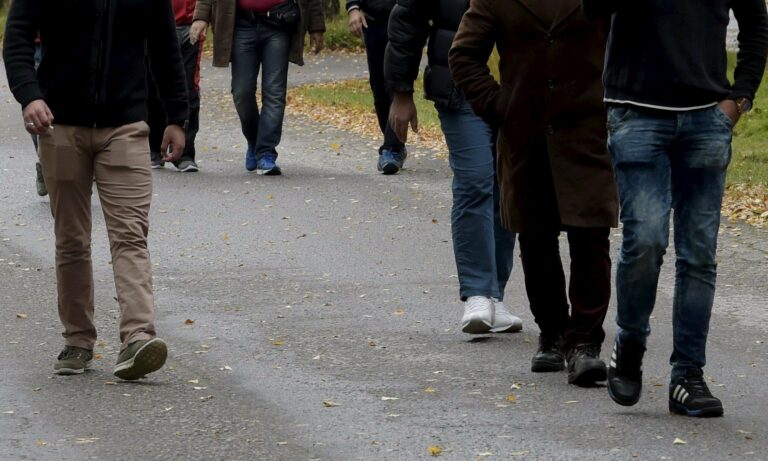 Turvapaikanhakijoita vastaanottokeskuksessa