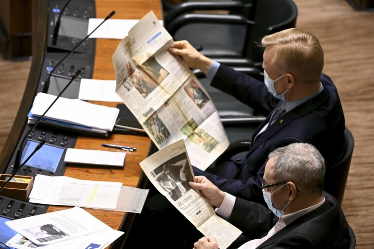 Eduskunnassa valtiopäivien avauskeskustelu, pääministerin ilmoitus hallituksen politiikasta