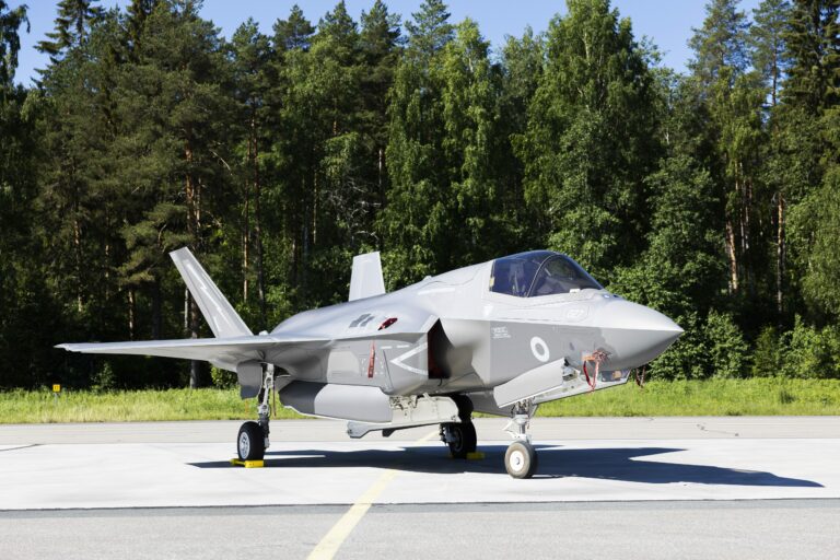 Ison-Britannian kuninkaallisten ilmavoimien F-35-hävittäjät vierailevat Karjalan lennostossa