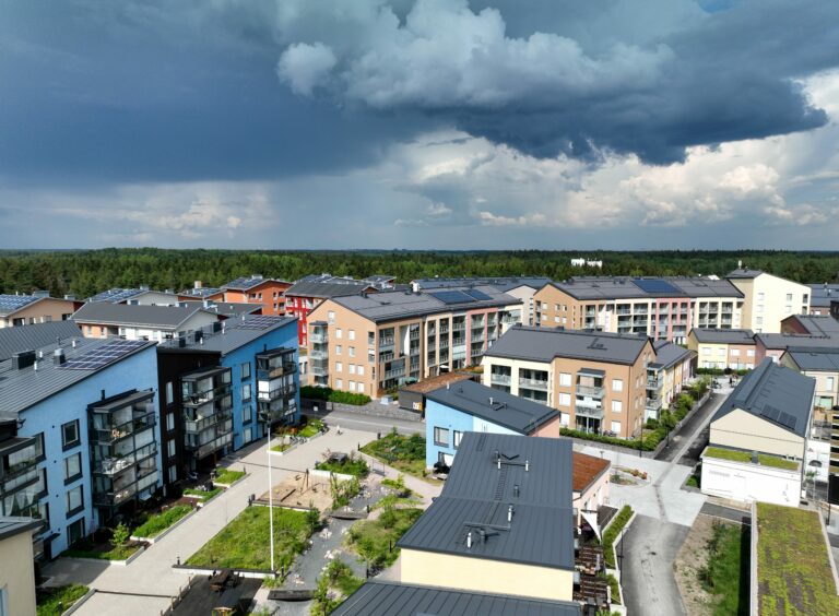 Juttua asunto- ja taloyhtiölaionoista? Kotitalouksien ja taloyhtiöiden lainoihin rajoituksia heinäkuun alussa