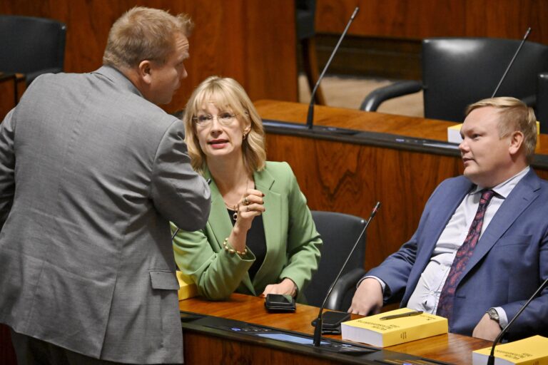 Eduskunnan täysistunto